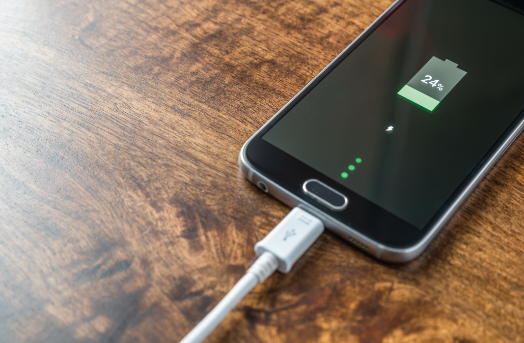 充電器がなくても大丈夫！スマホの充電ができる方法とスポットのご紹介 | コラム